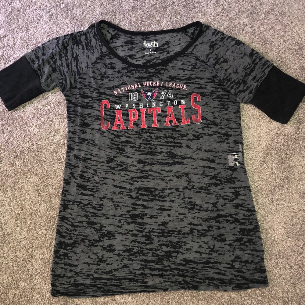 Capitals tee.
